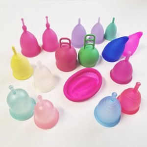 Menstruationstassen Vergleiche Übersicht verschiedener Menstruationstassen Größen