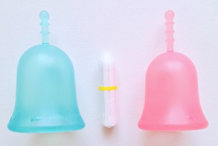 Menstruationskappe im Vergleich zu Tampon