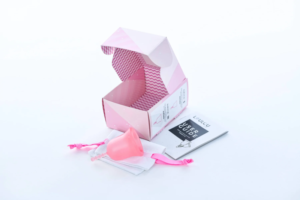 Louloucup Menstruationstasse classic mit Schachtel und Beutel